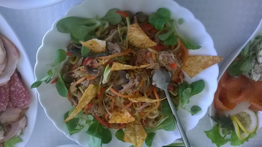 Салаты с жареными шампиньонами и овощами Салаты с жареными шампиньонами и овощами