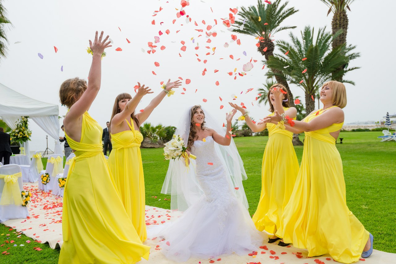 Подружки невесты в желтом
