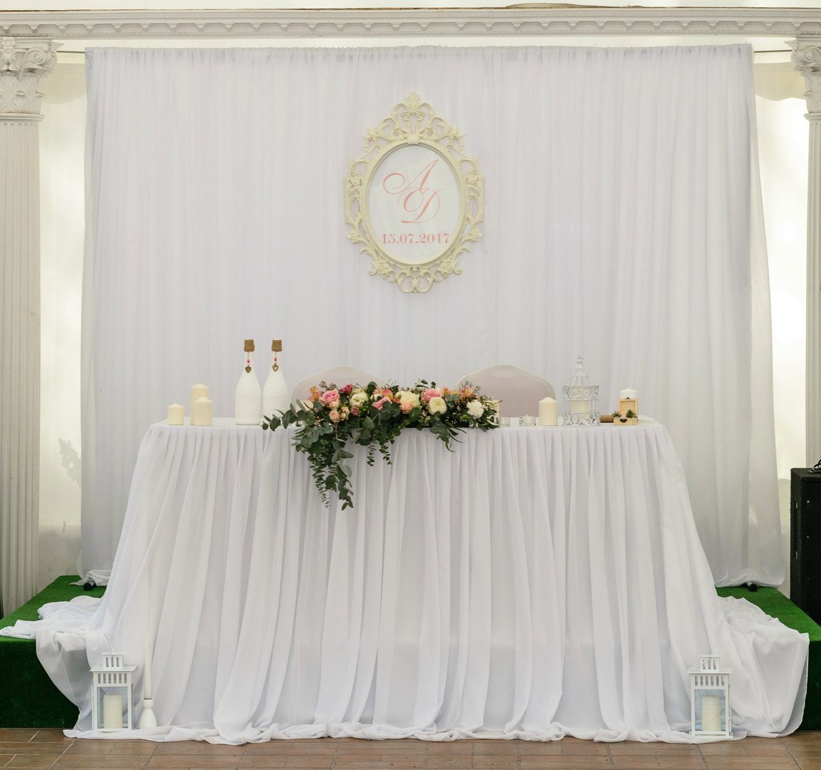 Свадебный президиум в белом цвете