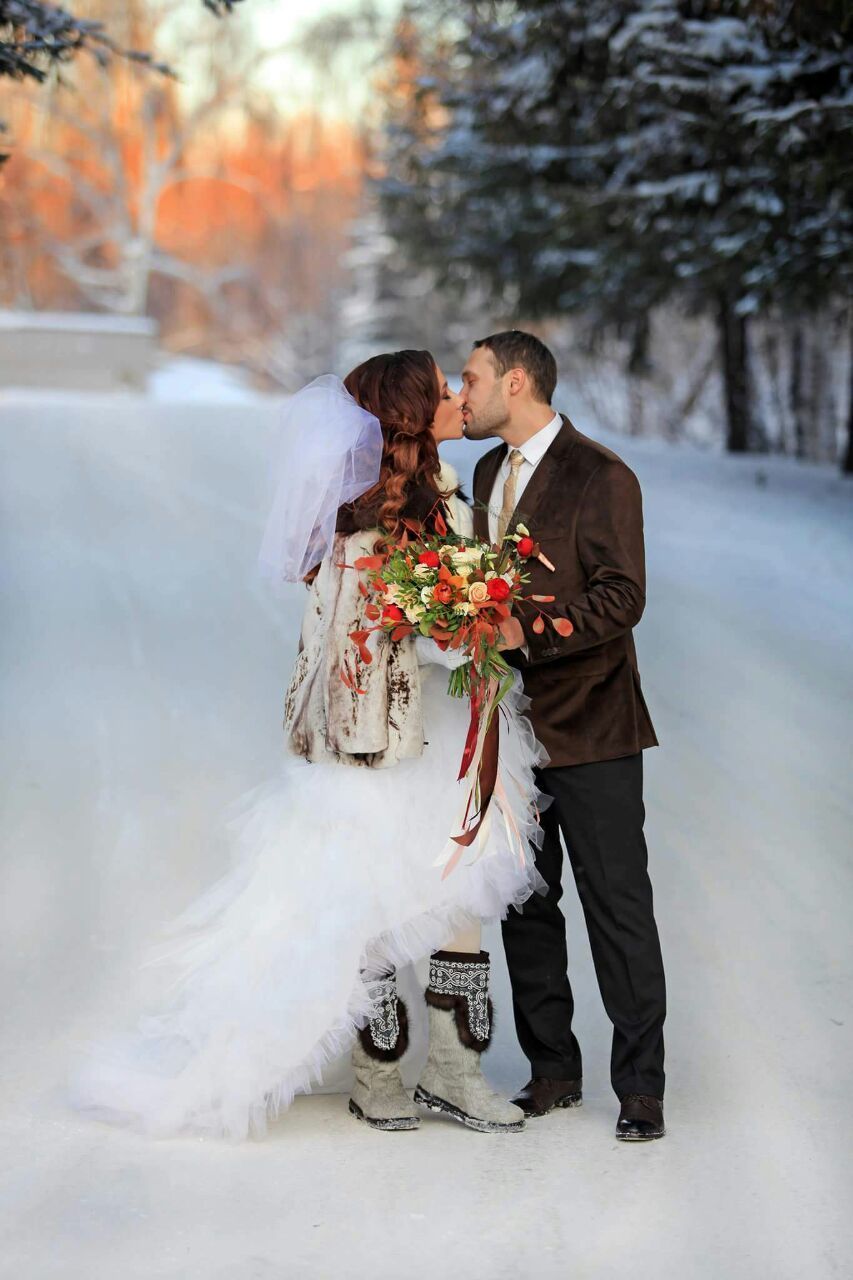 Яркий зимний букет невесты