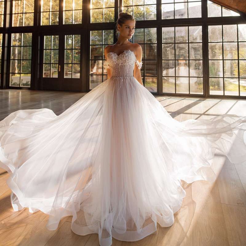 Фото 20216051 в коллекции Свадебные платья - UniRenter - салон свадебных платьев 