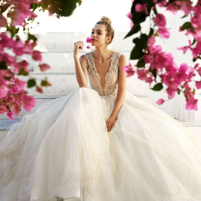 Фото 20216079 в коллекции Свадебные платья - UniRenter - салон свадебных платьев 