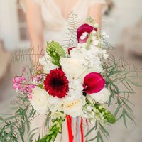 красный букет невесты Хризантема, Дисентра, Калла - красные цветы