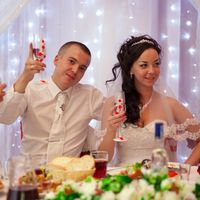 Фото со свадьбы клиентов. Свадьба в белом и красном цвете.