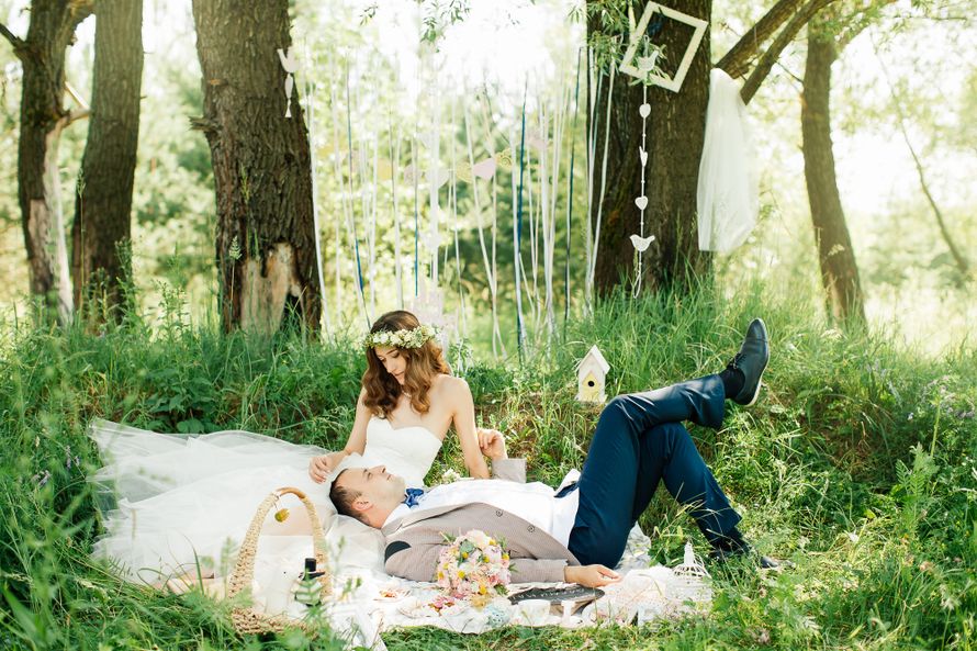 стильная свадьба, свадьба летом, летняя свадьба, венок, пикник в лесу, свадьба в лесу, свадебная фотосессия в лесу - фото 4000361 Невеста01