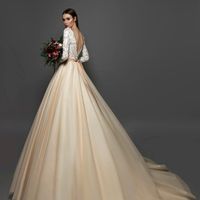 Свадебное платье со шлейфом КИРА

Нежное и чувственное , легкое и невесомое свадебное платье прекрасно отражает красоту и чувства невесты в самый счастливый день жизни!