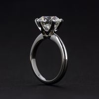 Шикарное кольцо с бриллиантом 3 сt.