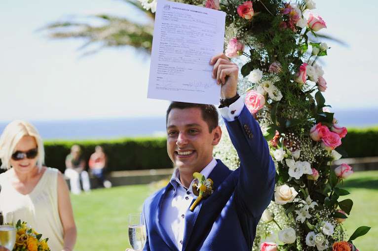 Классический синий пиджак с белой рубашкой и желтой бутоньеркой 
 - фото 2556283 Wedding аgency Happy Day - свадьба в Португалии