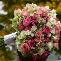мой букет невесты из розовых роз и бувардии, бело-зеленых роз и гортензии