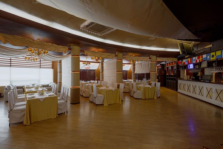 Большой зал с опускающимися шторками - фото 1502685 Ресторан Парус