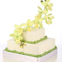 Торт свадебный с орхидеями