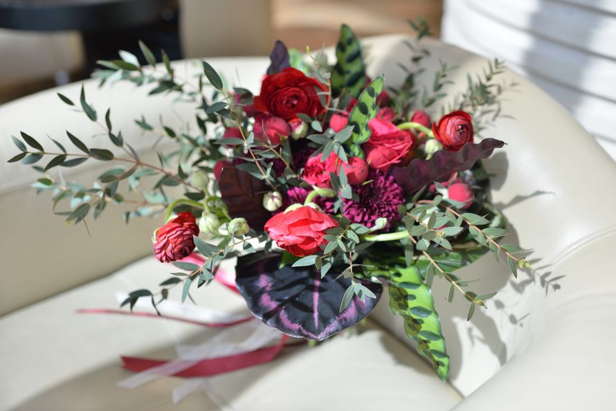 букет невесты красный бордовый малиновый - фото 5118475 Студия флористики и декора "Глориоза"