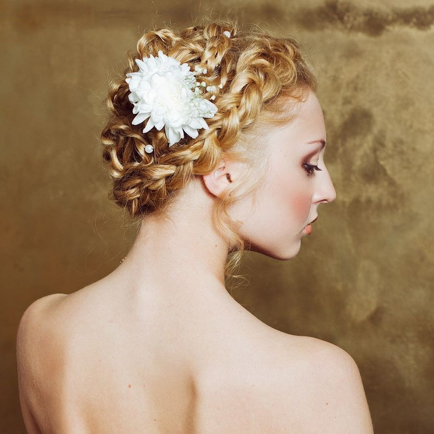 Свадебный салон "Невестэль"
Фотограф: Настя Никитина | 
Макияж: Ирина Хихол | 
Прическа: Олеся Семенихина |  - фото 6272921 Свадебные стилисты Олеся Семенихина и Ирина Хихол