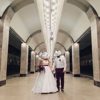 необычная свадебная фотосессия в метро. все происходило в день свадьбы ребят.