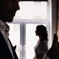 обручальное кольцо и силуэты пары