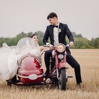 свадебная фотосессия с ретро мотоциклом