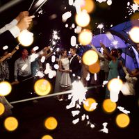 красивый финал свадебного дня бенгальские огни