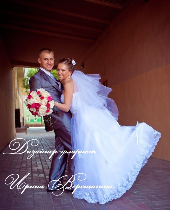 Потрясающая пара.
Очаровательный букет невесты из двух сортов роз - фото 1658729 Флорист Верещагина Ирина