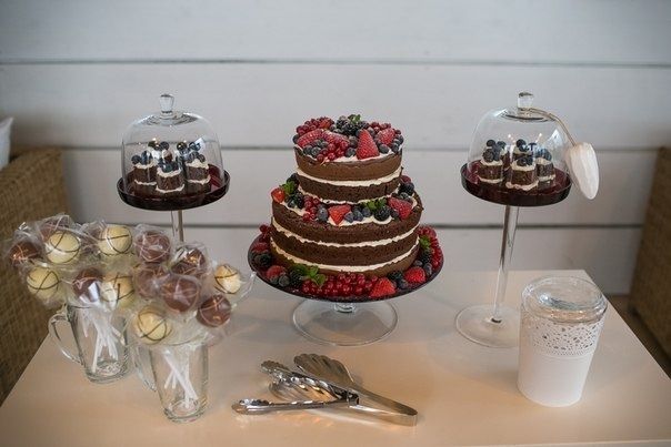 Открытые капкейки с ягодами и невероятный тортик.  - фото 2302000 Two Candy - Candy & Cheese bar