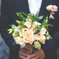 Букет невесты из роз
и гербер в нежно-розовом цвете