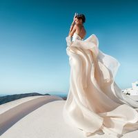 #Santorini 2014
Свадебные платья "SaiLlow" 
Модель: Мария Ким 
Прическа и визаж: Лиза Гришакова 