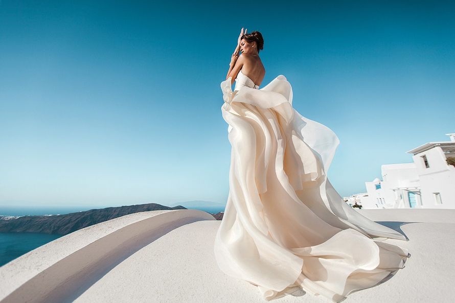 #Santorini 2014
Свадебные платья "SaiLlow" 
Модель: Мария Ким 
Прическа и визаж: Лиза Гришакова  - фото 10080166 Свадебный фотограф Евгения Волокитина