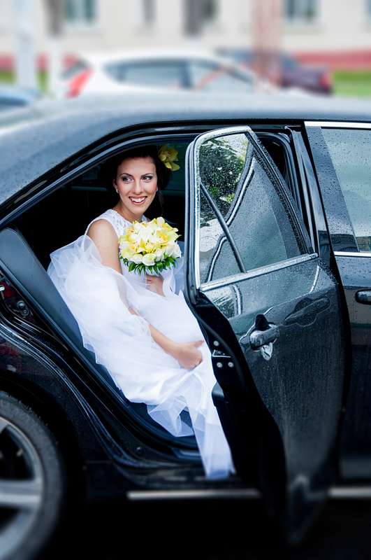 невеста в машине - фото 2158126 Фотограф Красова Юлия