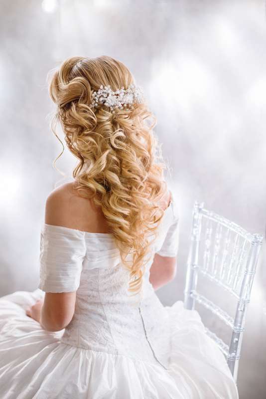 Прическа из локонов на длинные волосы - фото 10166362 Юлия Романенко-свадебный стилист- визажист