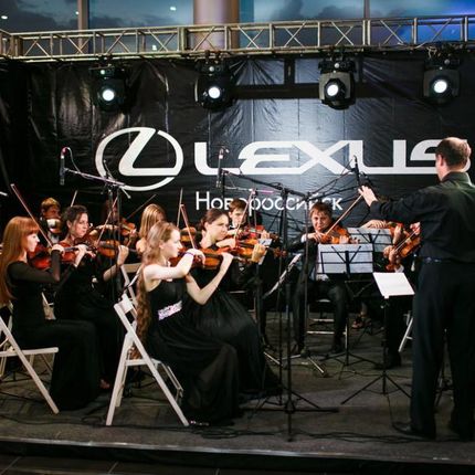 Выступление струнного оркестра "Luxor"