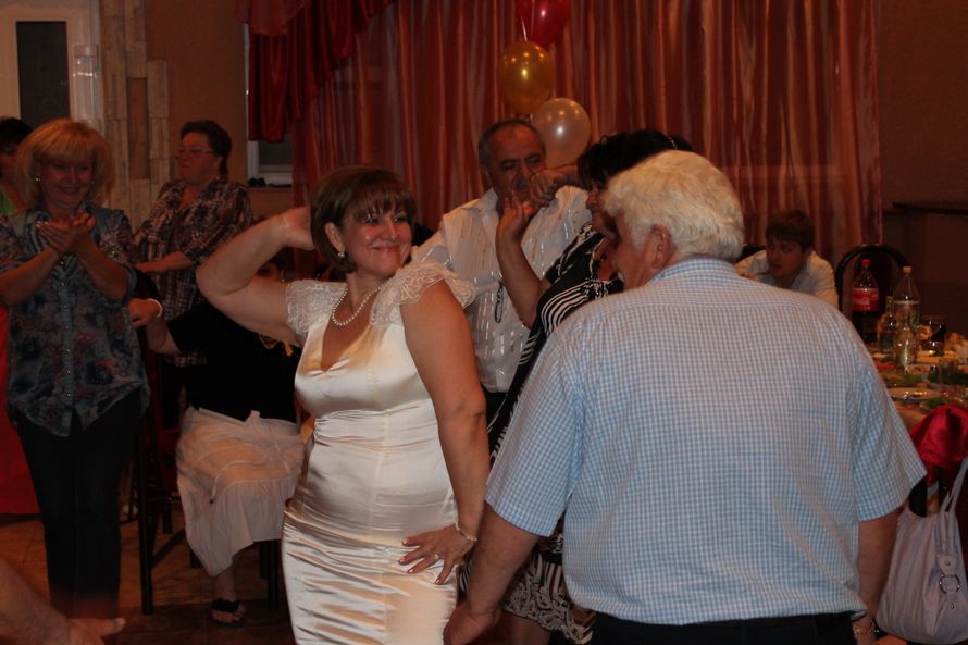 Гости танцуют. Эх.... хорошо - фото 2117296 Дуэт ведущих "New притяжение"