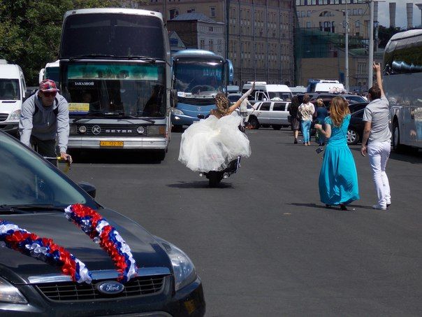 Круг почета для невесты на мотоцикле - фото 2212300 Мотоэскорт - мотокортеж на свадьбу