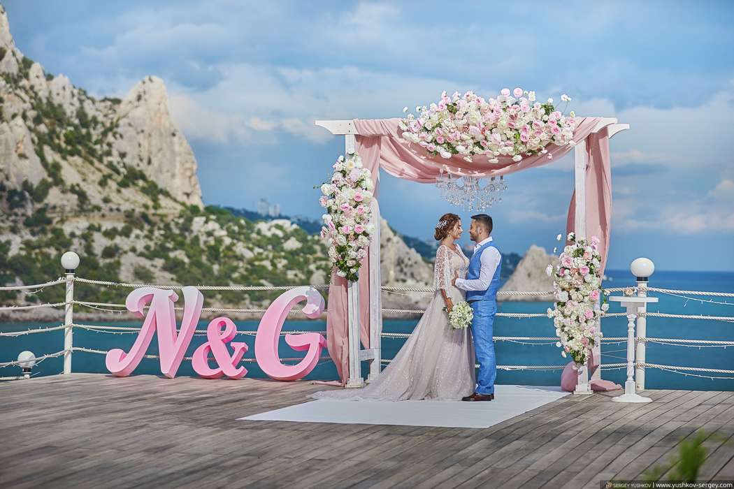 Выездная свадебная церемония с видом на море. Крым. - фото 18765046 Фотограф Сергей Юшков