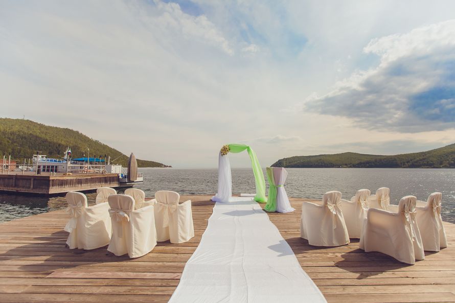 Стильная четырехугольная свадебная арка в бело- фисташковом цвете с экибаной - фото 3415269 Воздушное настроение - оформление свадьбы