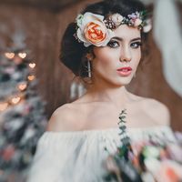 Невеста в стиле БОХО, низкий пучек, романтическая, цветы, венок, светлый образ