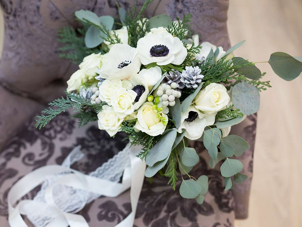 Букет невесты с анемонами, студия "Настя Рай" - фото 9858054 "Настя Рай" - платья, аксессуары, цветы и декор