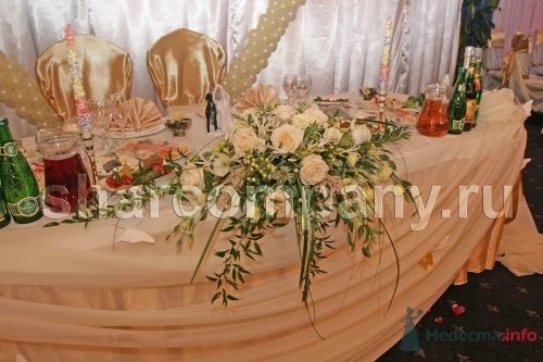 Цветы на стол жениха и невесты - фото 15189 Компания "Шар" - оформление