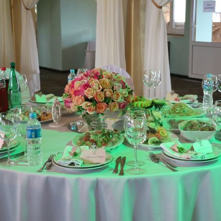 Цветочная композиция на стол гостей 