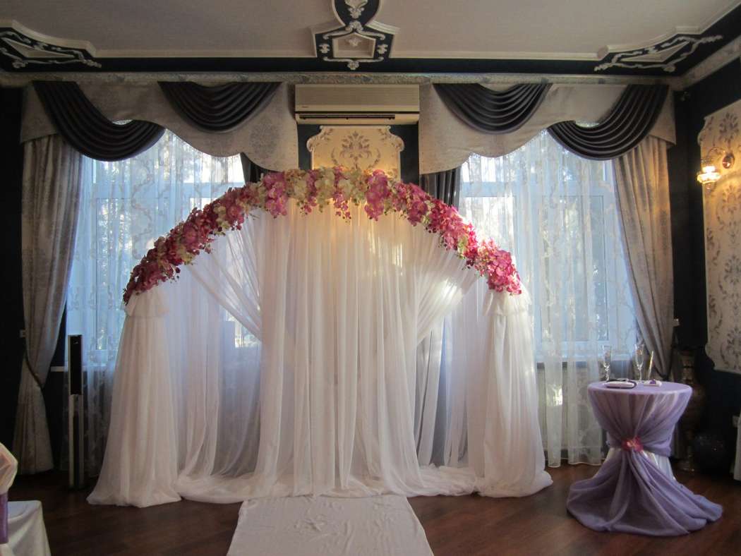 Оформление арки для выездной регистрации в помещении. - фото 2410635 Арт-группа "Оскар" - организация свадьбы