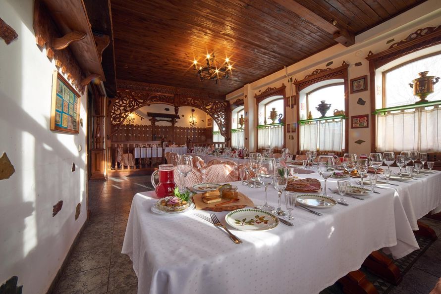 Блюда на праздничный стол подаются за 15 минут до начала свадьбы приготовлены из качественных, свежих,фермерских продуктов. - фото 12600944 Трактир "Калина красная"