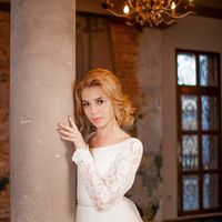 Легкий макияжик в сочетании с низким , пучком