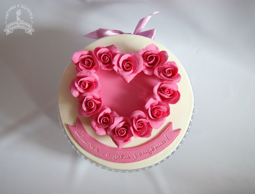 Нежный торт сердцем из роз ручной работы, с атласной лентой и съедобным кружевом. - фото 2499975 Джинни-Тыковка - Тортики