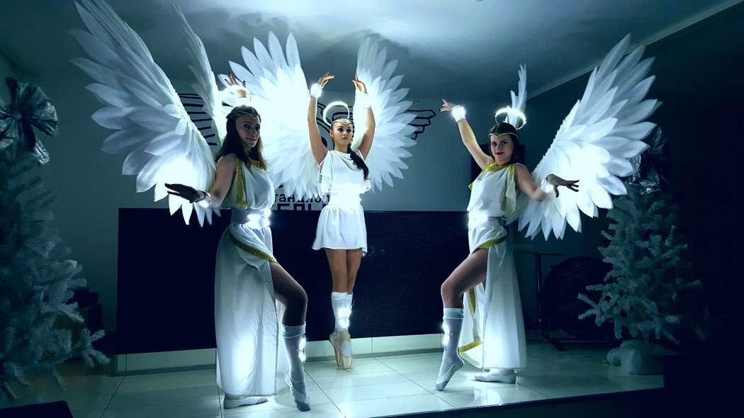 Танец ангелова. Танец ангелов. Костюм для танца ангелов. Танцевальный костюм ангела. Ангелы в танце.