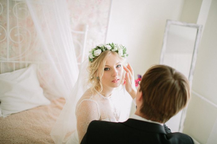 Ирочка и Александр;
Фото: Алексей Новопашин;
Образ невесты: Наталья Казанцева - фото 3365861 Стилист Наталья Казанцева 