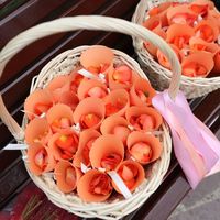 Кульки с лепестками роз