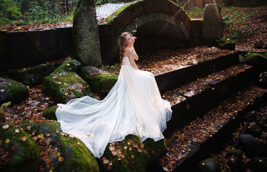Нежная невеста в лесу - фото 10998438 Фотограф Андрей Базанов