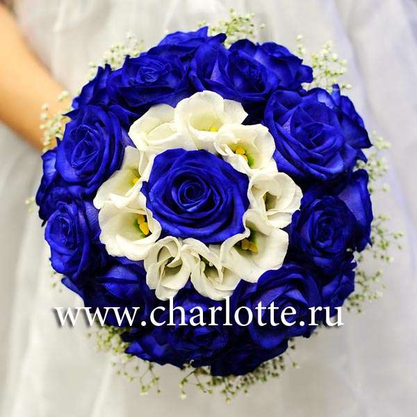 Букет невесты "Голубой брилиант" (арт. 1099-C)
Букет из синих роз, лизиантусов, гипсофилы с декоративной зеленью на портбукетнице. - фото 2740803 Салон цветов Charlotte 