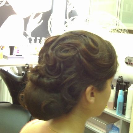 Причёска для стилизованной вечеринки