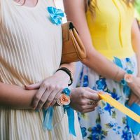 Персиково-голубые браслеты для подружек невесты