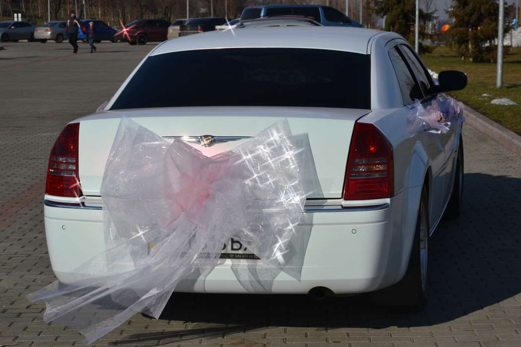 Фото 3231587 в коллекции Свадебный автомобиль Chrysler 300 C- белоснежного цвета - Volktrans - аренда свадебных автомобилей