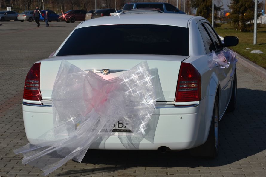 Фото 3231587 в коллекции Свадебный автомобиль Chrysler 300 C- белоснежного цвета - Volktrans - аренда свадебных автомобилей